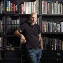 זיו קורן, צלם עיתונות ודוקומנטרי עבור ידיעות אחרונות ופולריס אימג'ס. | אבישג שאר־ישוב