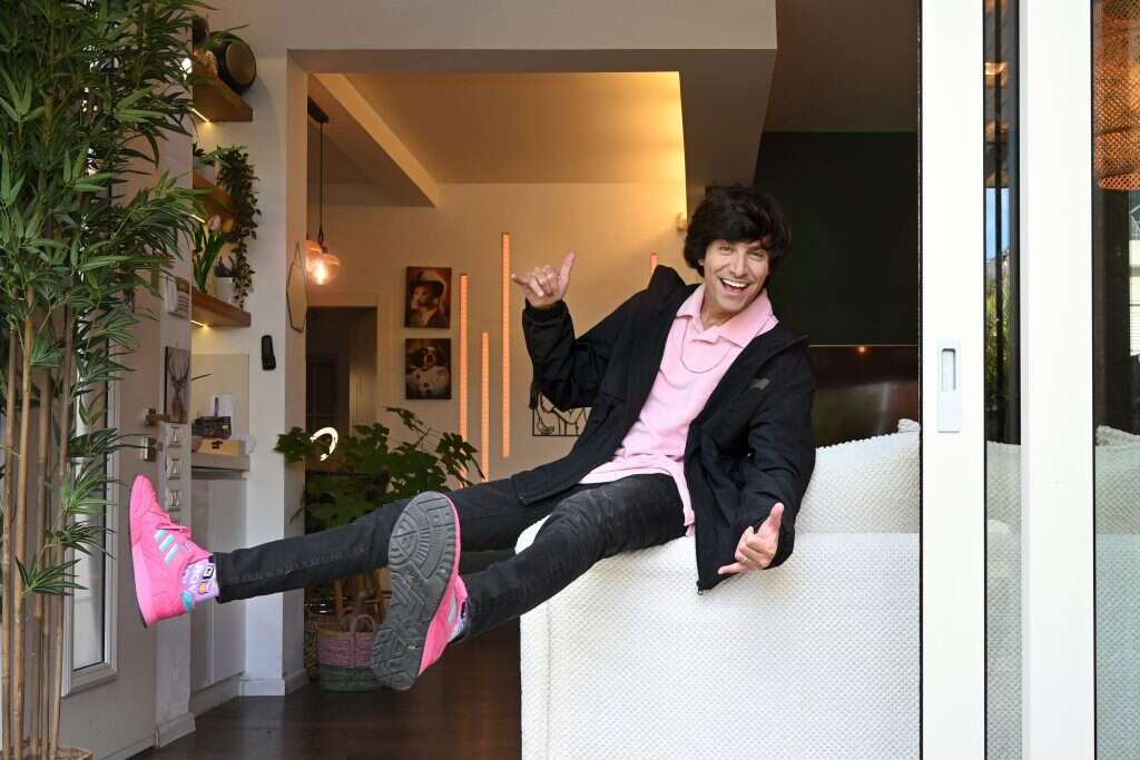 המעריץ מספר אחת. מני ממטרה. | אפרת אשל