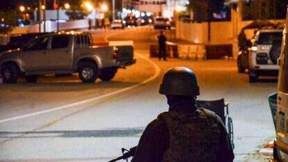 זירת הפיגוע בתוניסיה. | YASSINE MAHJOUB / AFP זירת הפיגוע בתוניסיה. | YASSINE MAHJOUB / AFP