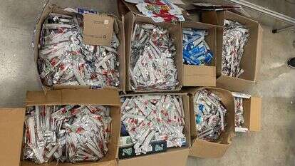 ארגזי רולאפס שנתפסו בפעילות של רשות המיסים. | דוברות רשות המיסים