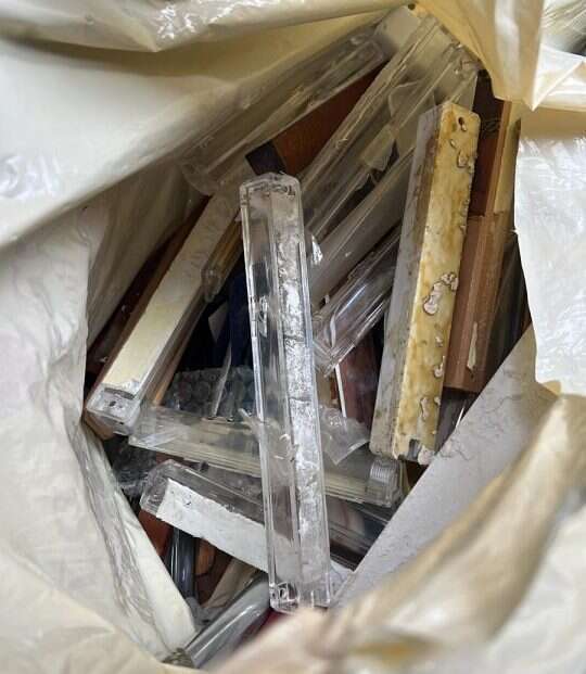 בתי המזוזות שנמצאו בביתו של החשוד. | דוברות המשטרה