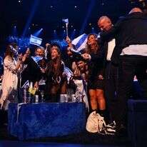 נועה קירל והמשלחת הישראלית לאירוויזיון. | EPA/Adam Vaughan