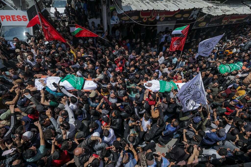 הלוויותיהם של אנשי הג'יהאד האסלאמי בעזה ביום שלישי. | EPA הלוויותיהם של אנשי הג'יהאד האסלאמי בעזה ביום שלישי. | EPA