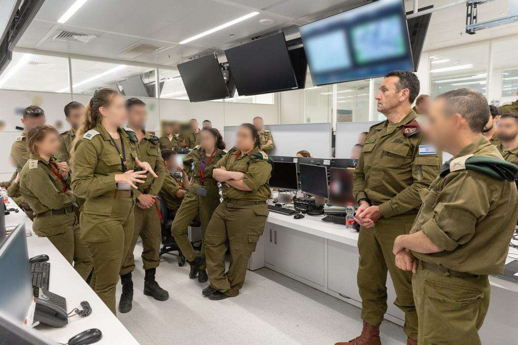 הרצי הלוי בבסיס אגף המודיעין בדרום. | דובר צה"ל