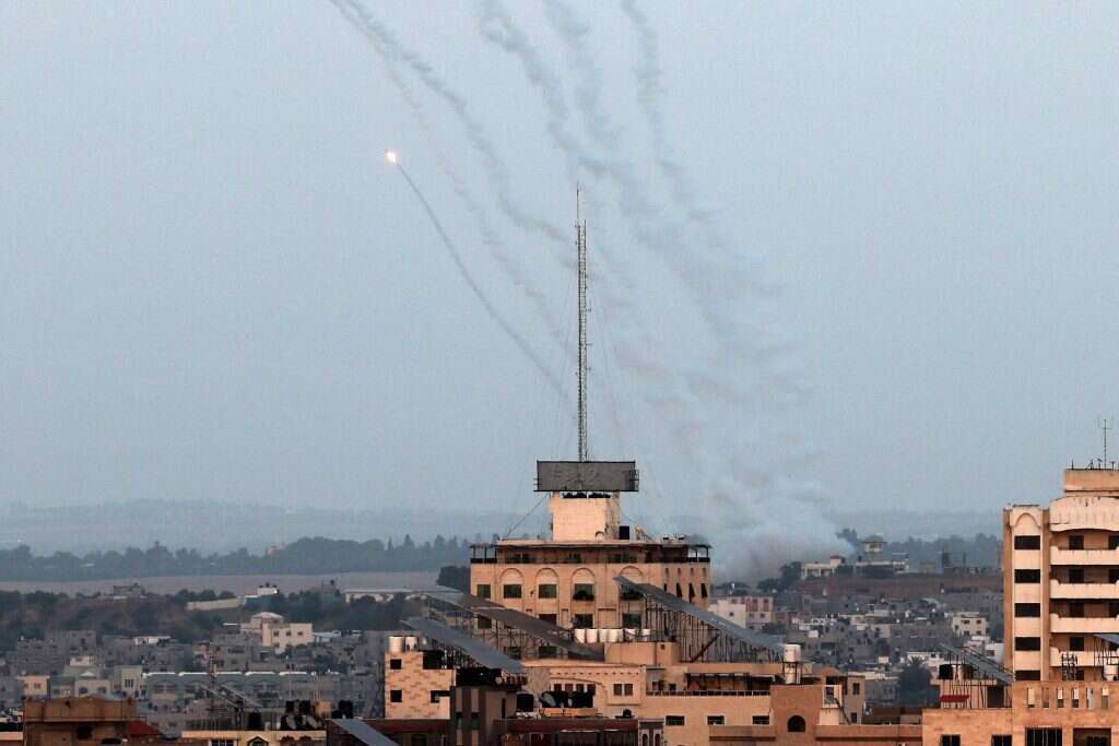 שיגור רקטות מתוך רצועת עזה. | AFP
