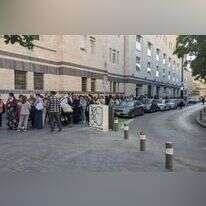 תור לחידוש דרכונים בירושלים. | ישי פלג