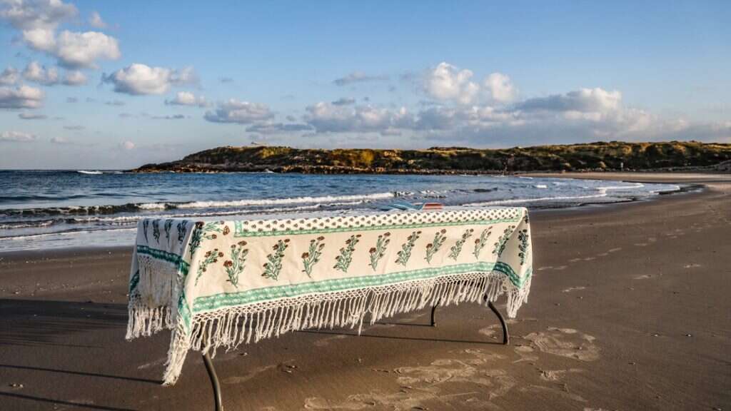 מפות שולחן יוקרתיות של גלביה. | מלכה ניהום.