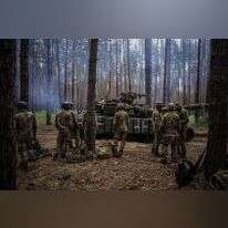 כוחות אוקראיניים נערכים לקרב. | AFP