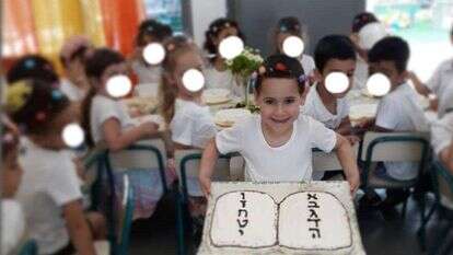 כל מה שיש לו בעיניים זו שמחה וגאווה. | באדיבות המשפחה