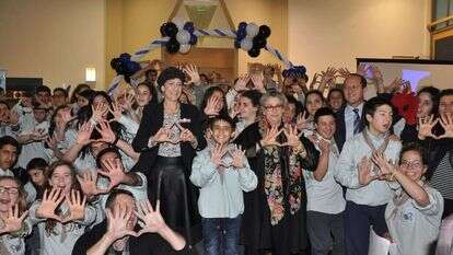 רעיית נשיא המדינה לשעבר, נחמה ריבלין ז"ל, וח"כ לשעבר שולי מועלם, ב"מסדר הכנפיים'' של עמותת "כנפיים של קרמבו"