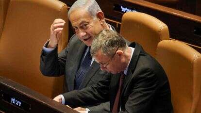 יריב לוין ובנימין נתניהו. | AFP