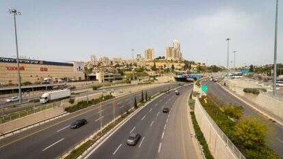 כביש בגין. | שאטרסטוק