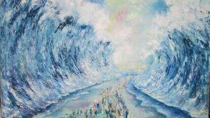 שימוש מתוחכם בידע ובאחיזת עיניים עומד מאחורי ניסי התנ"ך, לשיטת הרמב"ם. Etty Barclay , "קריעת ים סוף", 2017