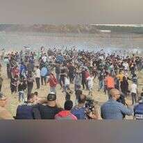 מפגינים בעזה סמוך לגבול עם ישראל, היום