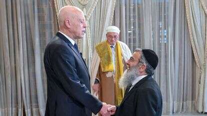 הרב הראשי של תוניסיה, חיים ביתאן, נפגש עם הנשיא קייס סעיד. | AFP הרב הראשי של תוניסיה, חיים ביתאן, נפגש עם הנשיא קייס סעיד. | AFP