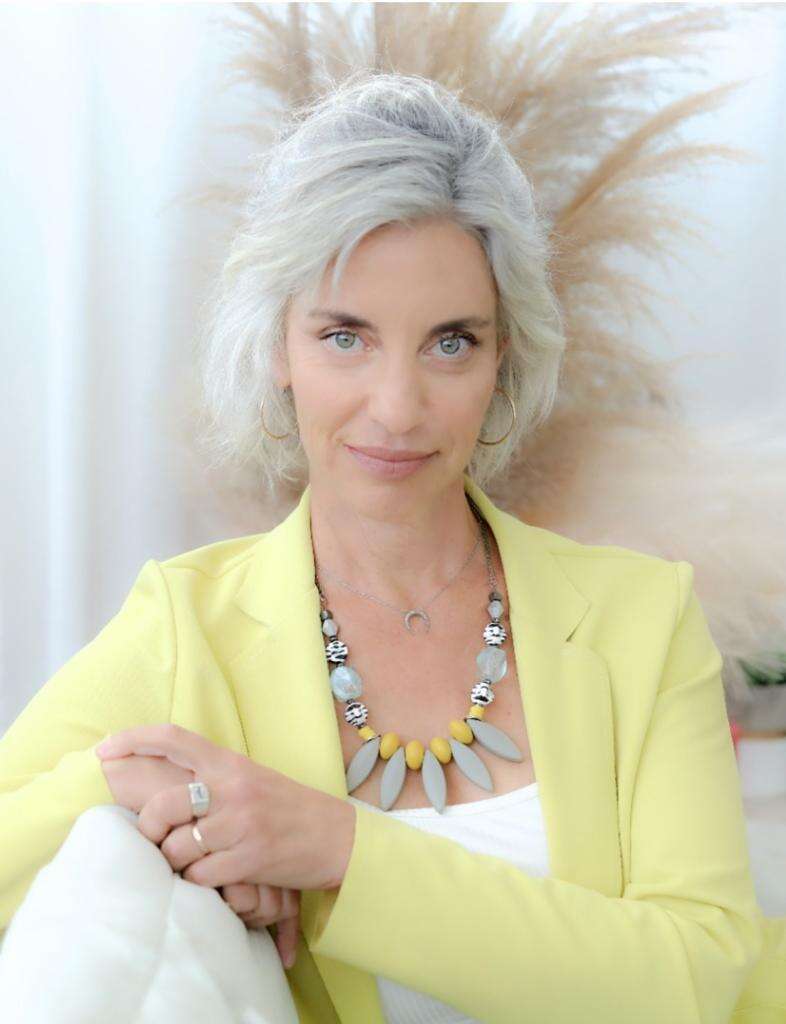 דר נועה חובב, | דנה אופיר