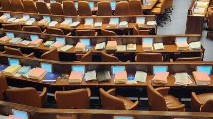 ספרי התקציב באולם המליאה, הבוקר. | עטרה גרמן