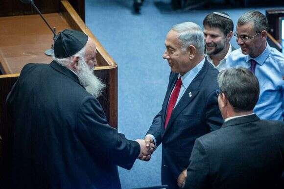ראש הממשלה בנימין נתניהו ויו"ר יהדות התורה יצחק גולדקנופף. | יונתן זינדל, פלאש 90 ראש הממשלה בנימין נתניהו ויו"ר יהדות התורה יצחק גולדקנופף. | יונתן זינדל, פלאש 90