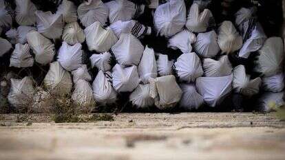 רש"י בוחר לפרש את ברכת הכהנים באמצעות הביטויים "יראה לך פנים שוחקות, פנים צהובות". ברכת כהנים בכותל, 2017. | מנדי הכטמן, פלאש 90