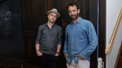 מאיר בריסקמן ואיזי גליקסברג. | Alexander Thompson