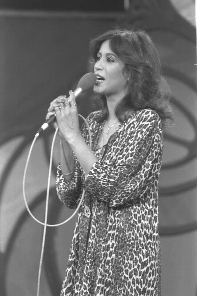 חיברו מוזיקה יהודית לעולם.מדונה ועפרה חזה. | יעקב סער, לע"מ