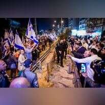 חילונים וחרדים מתווכחים בהפגנה בבני ברק, לפני חודשיים. | אבשלום ששוני, פלאש 90