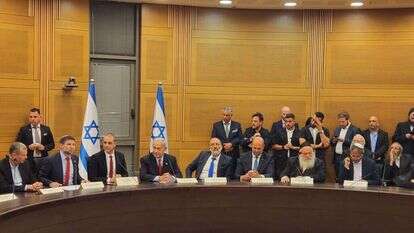 ישיבת הקואליציה לקראת ההצבעה על התקציב, לפני כשנה ישיבת הקואליציה לקראת ההצבעה על התקציב, לפני כשנה