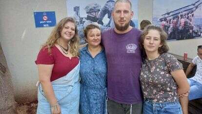 רות, בנה ובנותיה. | באדיבות המצולמת רות, בנה ובנותיה. | באדיבות המצולמת