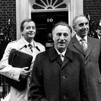 הדיפ־סטייט קובע מהי תרבות ומהי ברבריות. כוכבי "כן, אדוני ראש הממשלה". | גטי אימג'ס