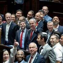 חברי הקואליציה חוגגים את העברת התקציב. | יונתן זינדל, פלאש 90