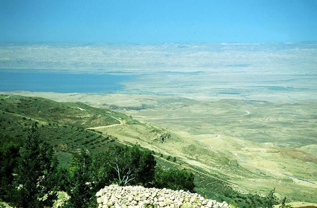בין שתי דרכי חיים. הנוף מהר נבו. | גטי אימג'ס