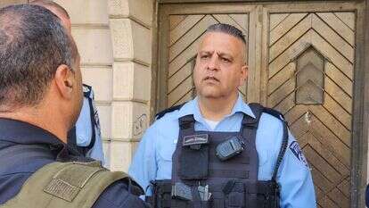 נצ"מ שימן בזירת הפיגוע בחווארה שבו נרצחו יגל והלל יניב ז"ל, בחודש פברואר. | דוברות המשטרה