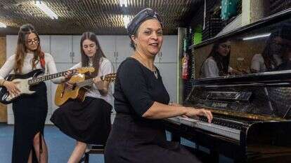 לירונה מאור, אולפנית אמית שורון, פתח תקווה. | יוסי אלוני לירונה מאור, אולפנית אמית שורון, פתח תקווה. | יוסי אלוני