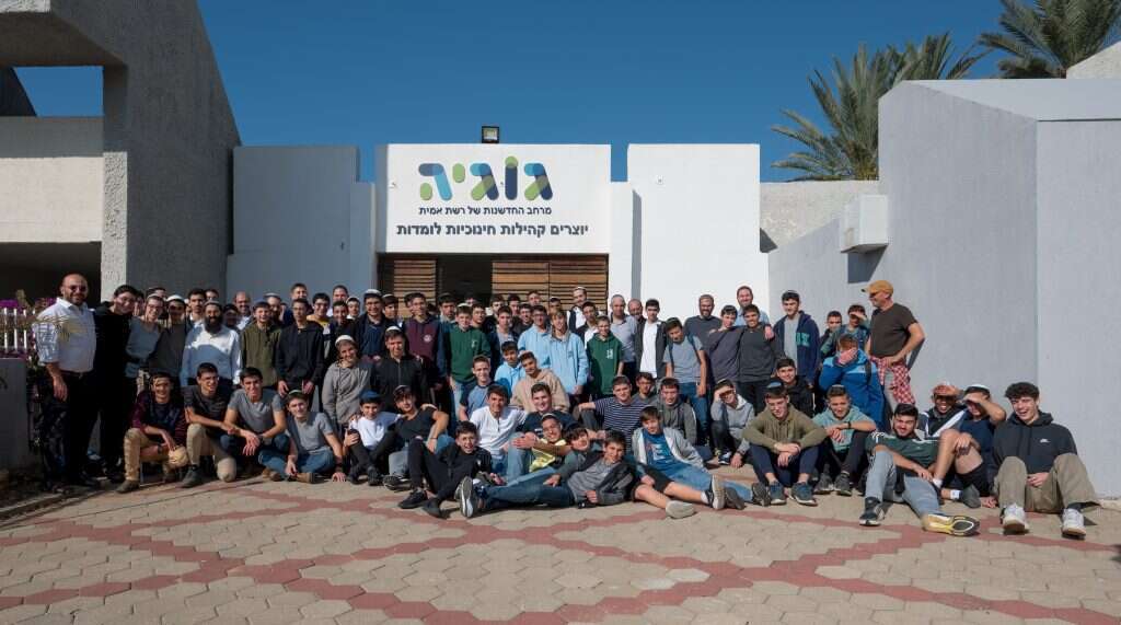 דור שמחפש תשובות. הרב רפי מימון עם נציגי חבורות הקודש מהישיבות והתיכונים הדתיים. | שמעיה שחף דור שמחפש תשובות. הרב רפי מימון עם נציגי חבורות הקודש מהישיבות והתיכונים הדתיים. | שמעיה שחף