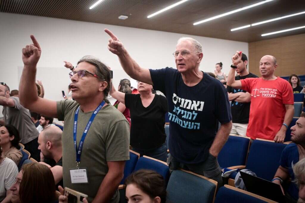 מפגינים נגד הרפורמה משבשים את הפאנל באוניברסיטת ת"א. | אבשלום ששוני פלאש 90