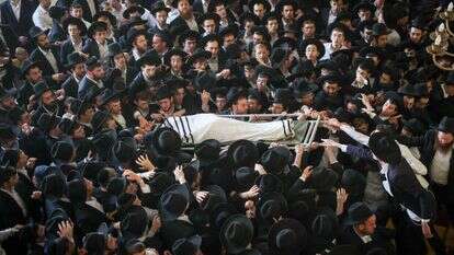 הלוויית הרב גרשון אדלשטיין. | יונתן זינדל, פלאש 90