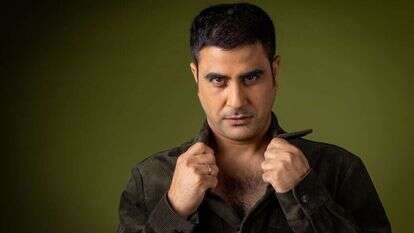 אמיר שורוש. | אריק סולטן, איפור ושיער: אורלי רונן. סטיילינג: בן חן יצחק פור