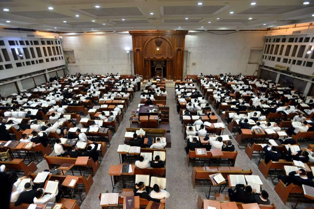 ישיבת פונוביז'. | יוסי זליגר