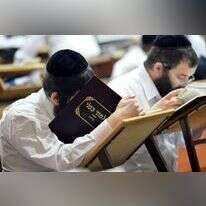 ישיבת פונוביז'. | יוסי זליגר