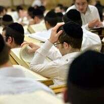 ישיבת פונוביז'. | יוסי זליגר