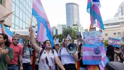 מפגינים נגד ספרה של אביגיל שרייר ברמת־גן. | יוסי אלוני