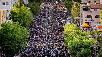 הלוויית הרב גרשון אדלשטיין בבני ברק. | יונתן זינדל, פלאש 90