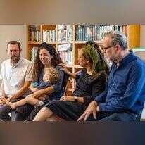 יושבים שבעה בחרמש, | נעמה שטרן