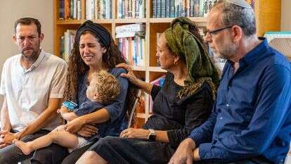 יושבים שבעה בחרמש, | נעמה שטרן