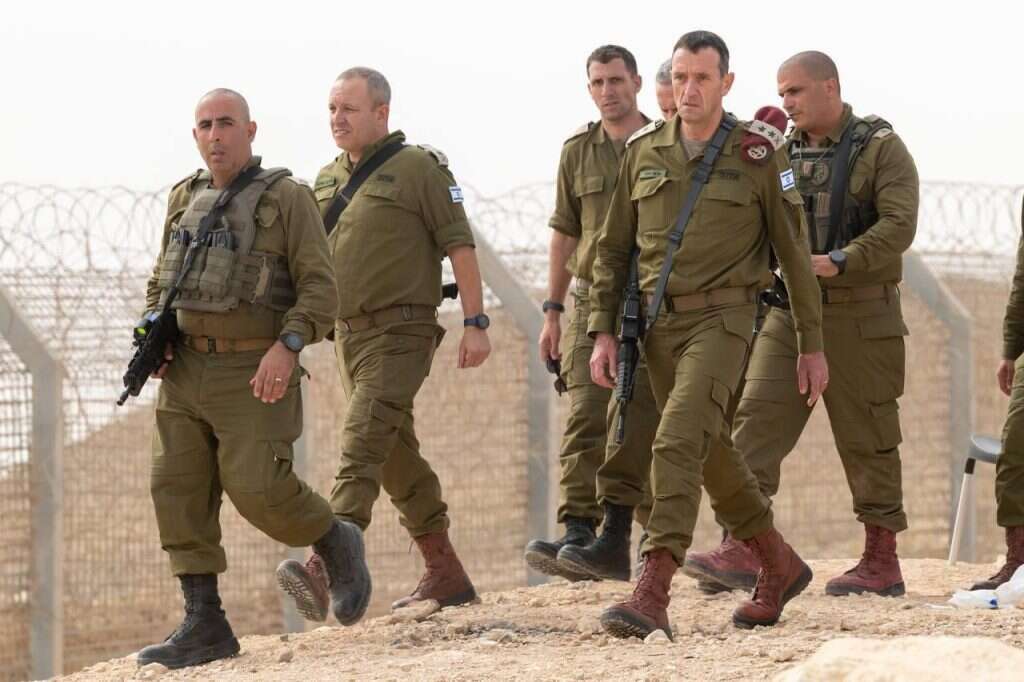 הרמטכ״ל ומפקד הפיקוד בשטח. | דובר צה"ל