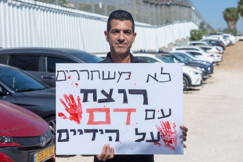 יריב. | יוסי אלוני