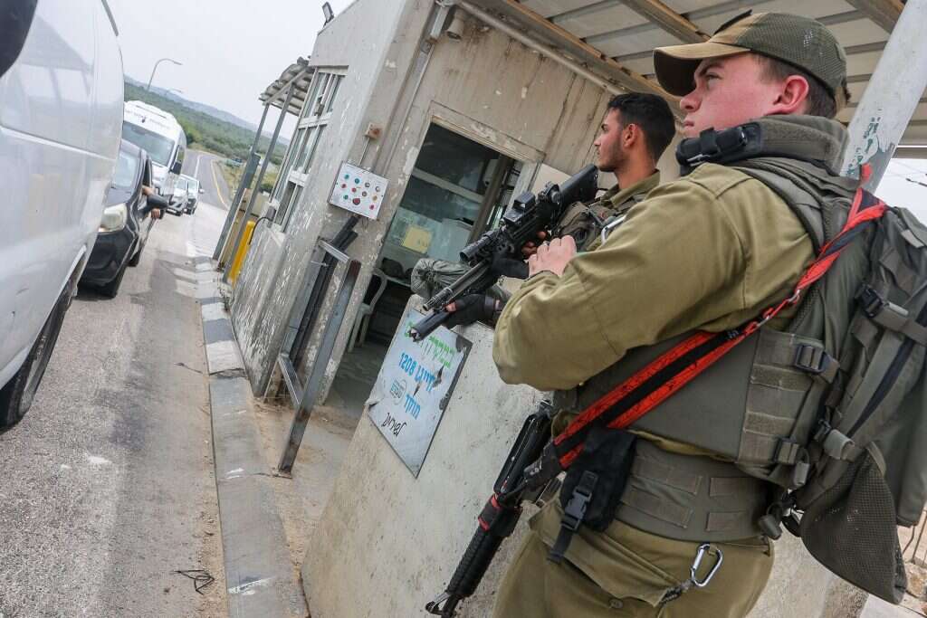 מעבר רנתיס. | יונתן שאול פלאש 90