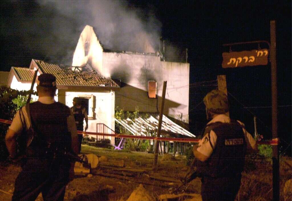 מוטיב הבית השרוף מלווה את היצירות. בית משפחת שבו בליל הפיגוע. איתמר, 2002. | גטי אימג'ס