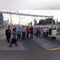 המחאה בתחנת הרכבת בלוד. | שילה פריד