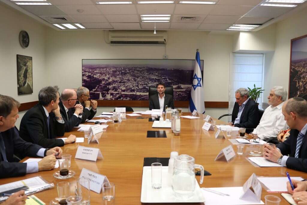 שר האוצר במפגש עם ראשי הבנקים. | דוברות משרד האוצר